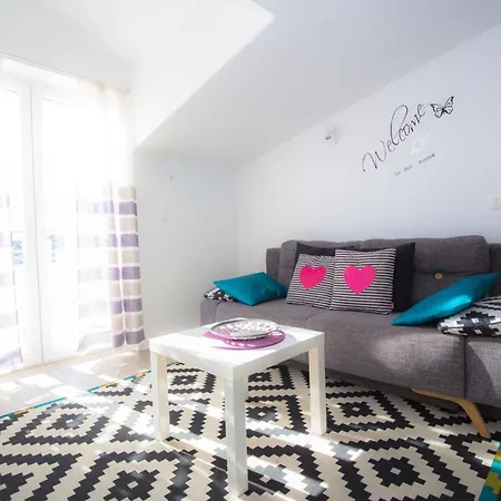 Apartament In 36019 *