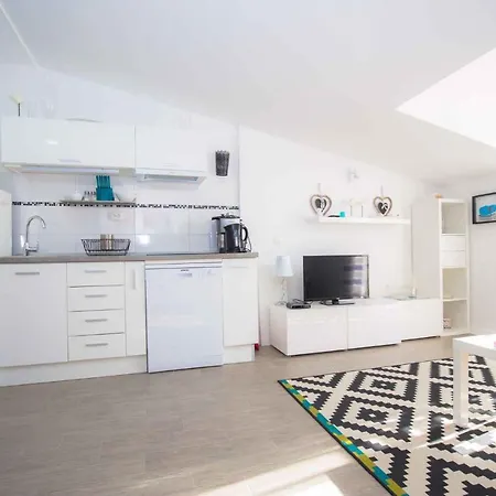 Apartament In 36019 *