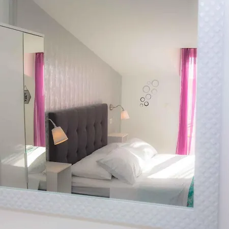 In 36019 Apartment Rogoznica (Sibenik-Knin)