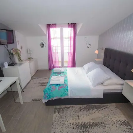 Apartament In 36019 *