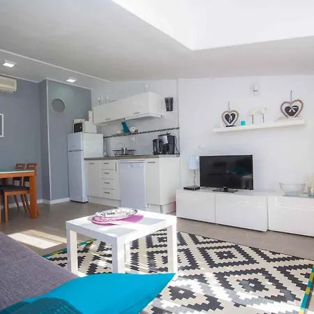 Apartament In 36019
