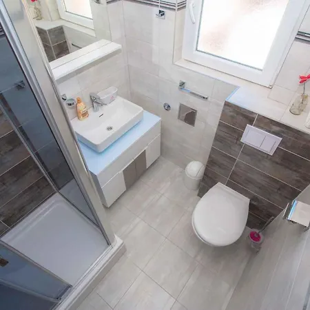 In 36019 Appartement Rogoznica (Sibenik-Knin)