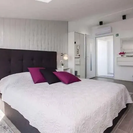 Apartament In 36019 Rogoznica (Sibenik-Knin)
