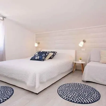 Apartament In 36019