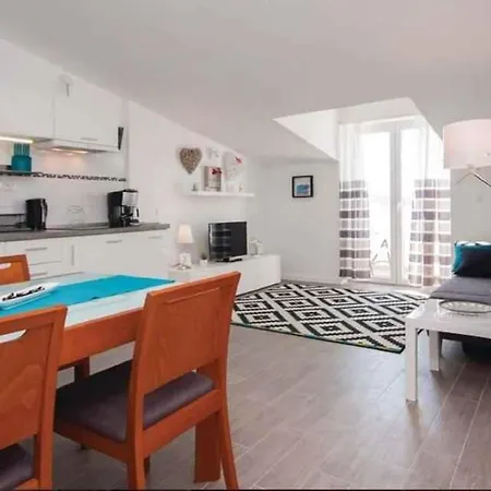 In 36019 Apartment Rogoznica (Sibenik-Knin)