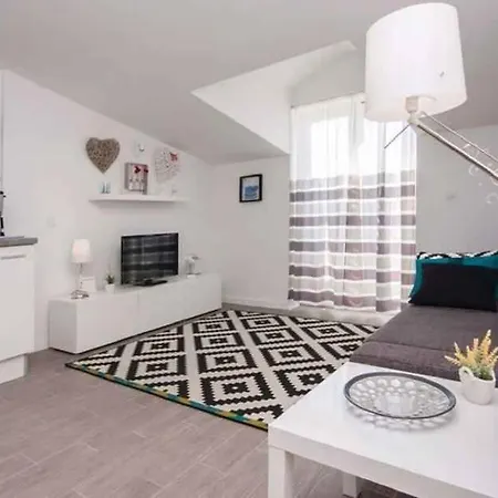 Apartament In 36019 *