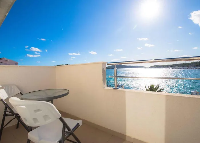 In 36019 Apartamento Rogoznica (Sibenik-Knin)